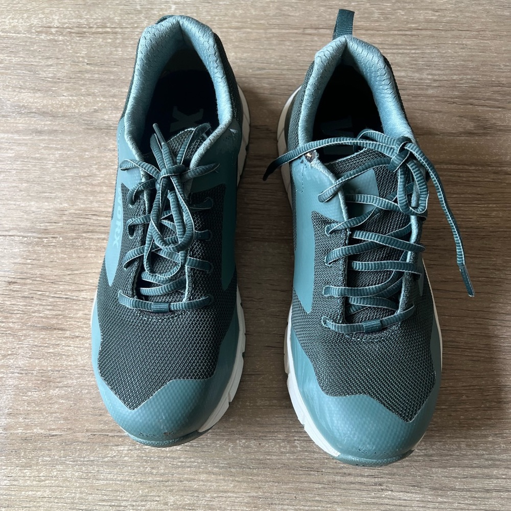 Worx red wing woman’s safety width Aluminum toe shoes